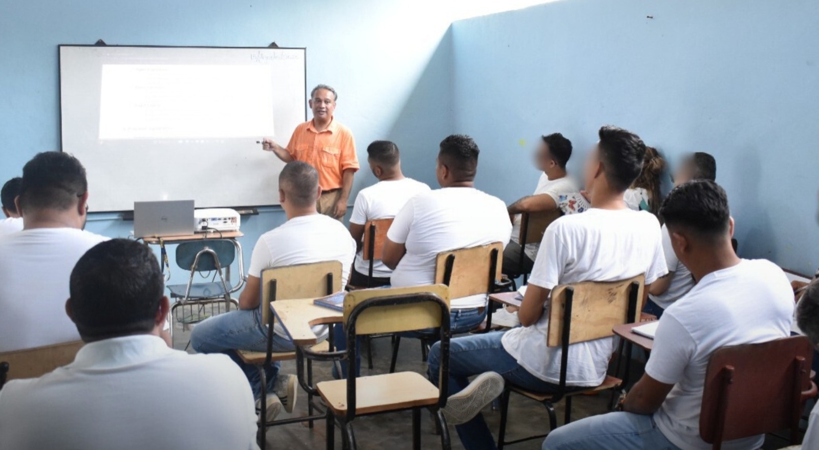 Privadas de libertad inician carrera universitaria en Derecho en el Centro Penitenciario de El Progr...